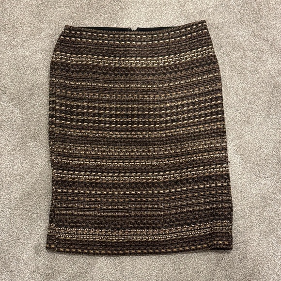 St. John black, white, & tan woven metallic tweed mid length skirt, size 4 EUC - Picture 1 of 8